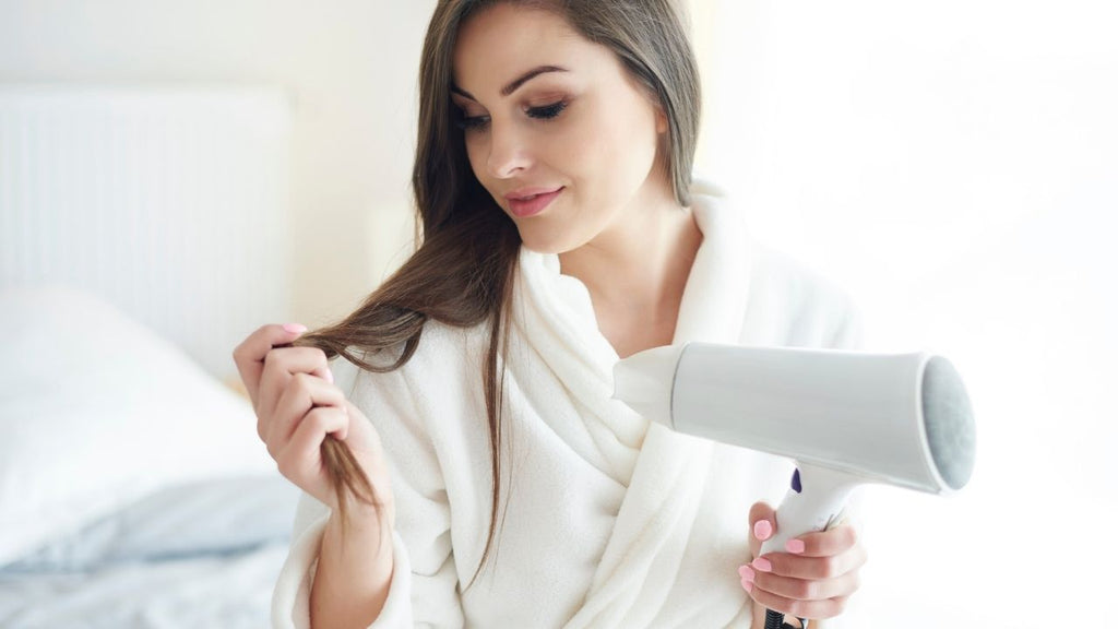 Como fazer escova no cabelo sozinha: tutorial para efeito de salão!