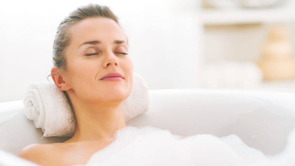 7 passos para preparar um banho relaxante em casa!