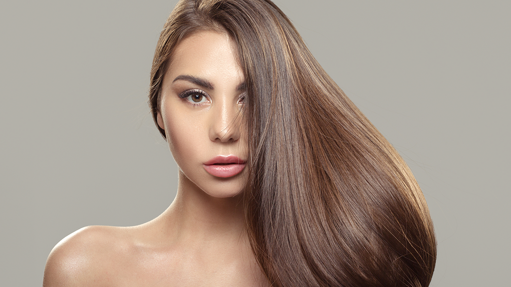 Como usar soro fisiológico no cabelo em 3 receitas caseiras