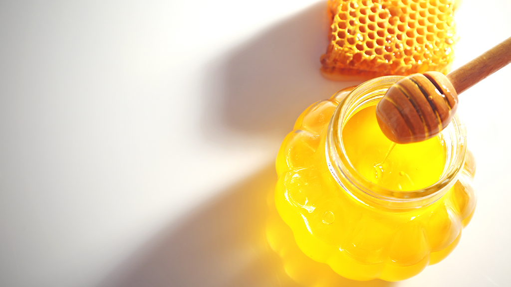 Hidratação com mel: 3 receitas para fazer em casa!