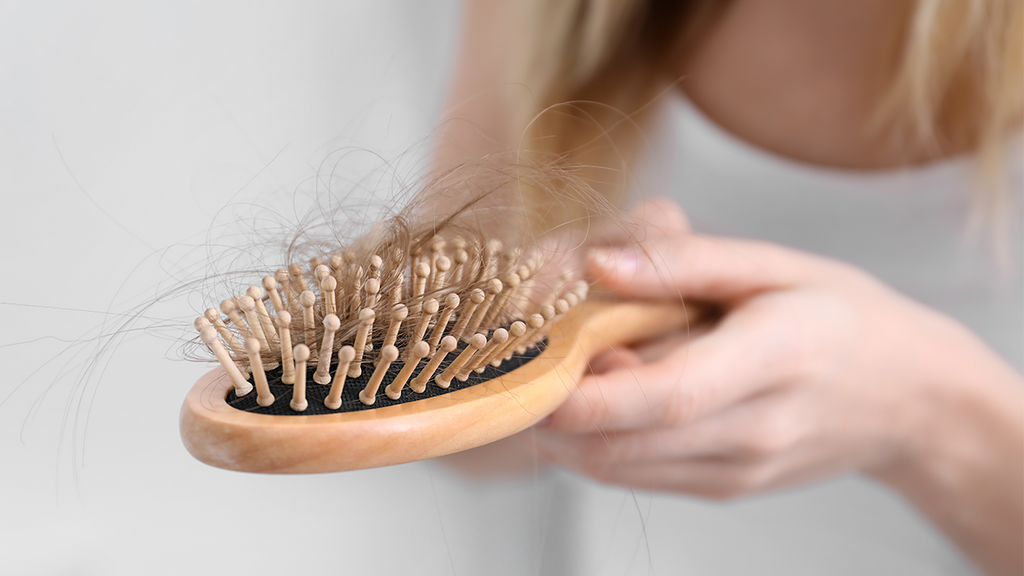 Queda de cabelo pós-parto: dicas para diminuir a perda dos fios