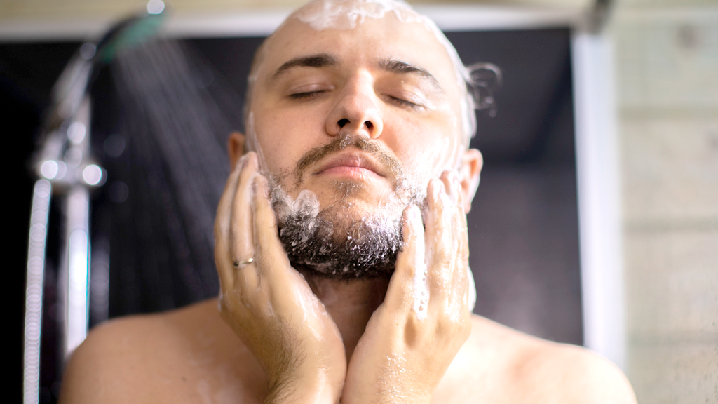 Por que você deve investir em shampoo para barba?