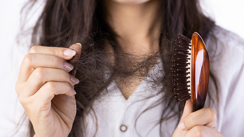 Queda de cabelo: tudo que você precisa saber para evitar e tratar o problema!