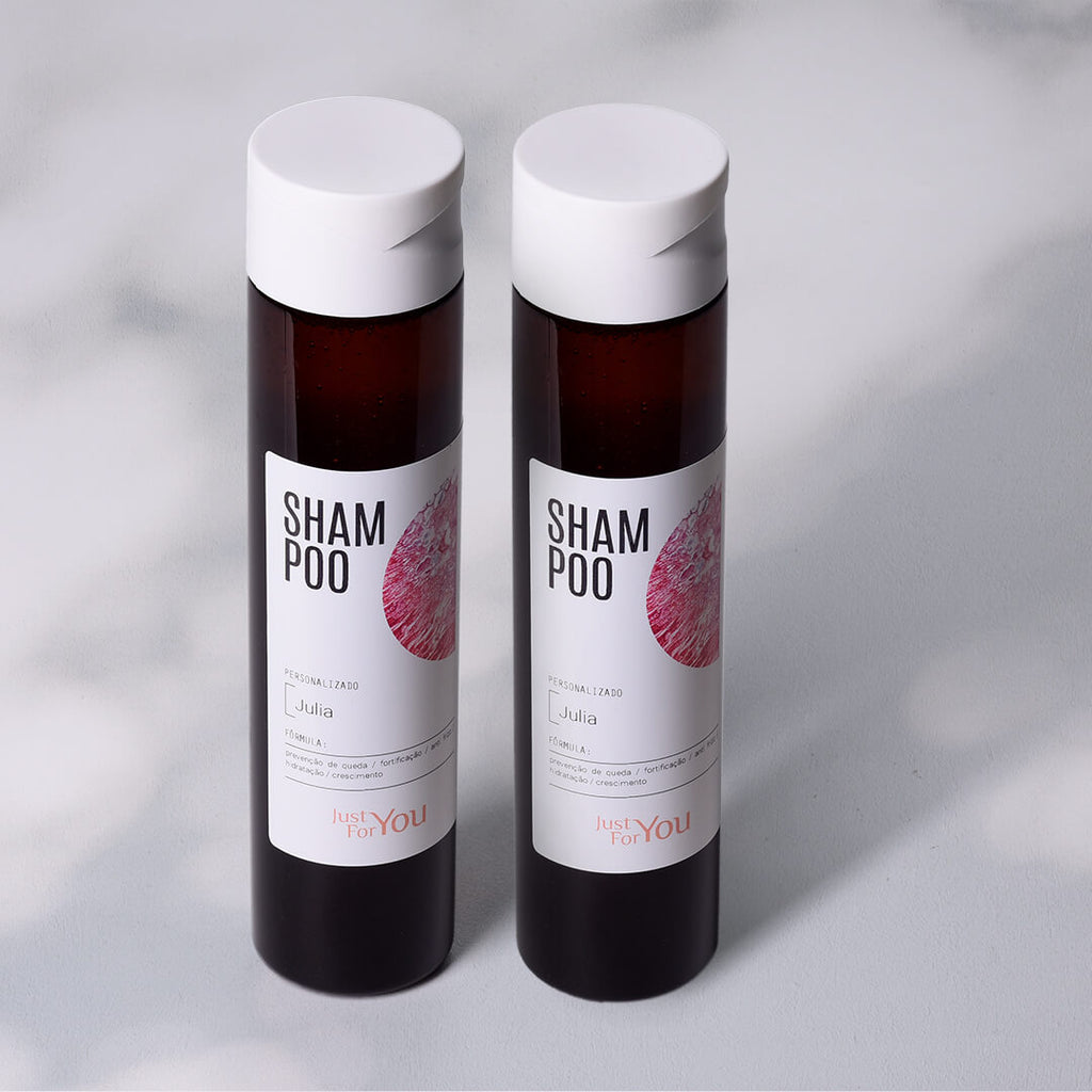 2 frascos de shampoo feito sob medida para o seu cabelo